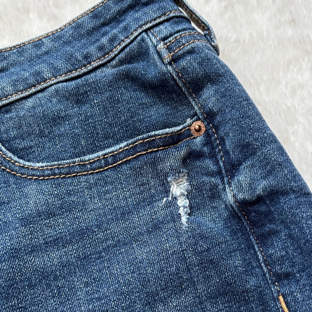 Old Navy Denim Blue Women's Shorts NWOT never worn size 12 - Picture 5 of 8